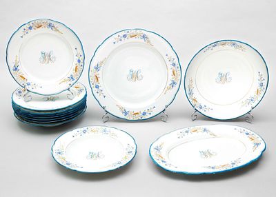 Столовый сервиз с узором в виде васильков и вензелями. Богемия, мануфактура Pfeiffеr & 