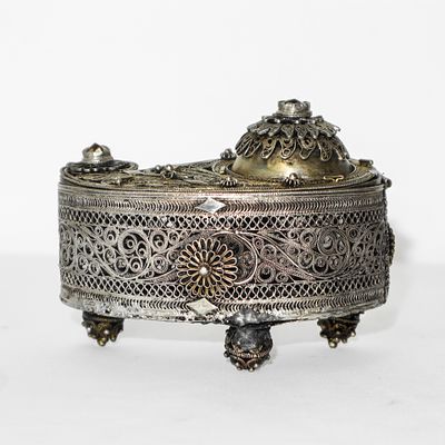 Portagioie in filigrana d'argento con pietre dure incastonate, Trapani 18th century gr.146