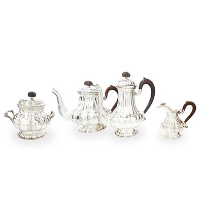 Servizio da te in argento 800 gr. 2840 Servizio composto da: teiera, caffettiera, lattiera 