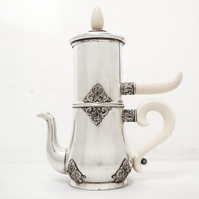 Caffettiera alla napoletana in argento 800 riporti in osso e decori floreali a rilievo gr. 582 