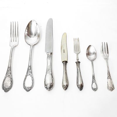 Servizio di posate in argento 800 da 6 gr 2328 (esclusi i coltelli) Servizio composto da: 12 