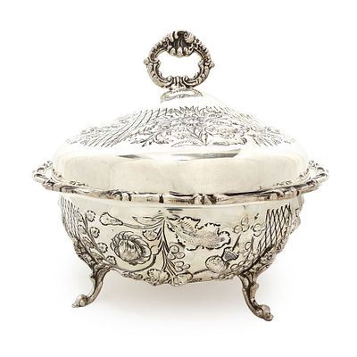 Zuppiera in sheffield sbalzata e bulinata a motivi floreali h cm 26X30 Presente incisione con 