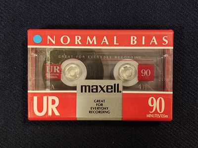 Аудиокассета Maxell UR90. Длительность записи: 90 мин. Запечатана.