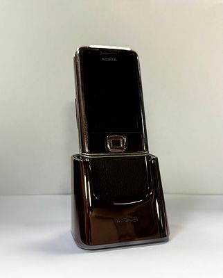 Nokia 8800 Sapphire Arte. 1гб. Вес 150 г. Размеры: 46x109x15 мм. Разрешение экрана: 240x320. 
