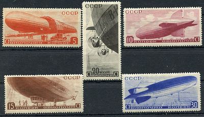 1934 г. Авиапочта. Дирижабли. СК 379 - 378. Состояние *. Едва заметны следы от наклеек.
