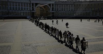 "Равенство. Манифеста 10". Елена Ковылина
Пигментная печать, стекло, черная алюминиевая рама
1/7 