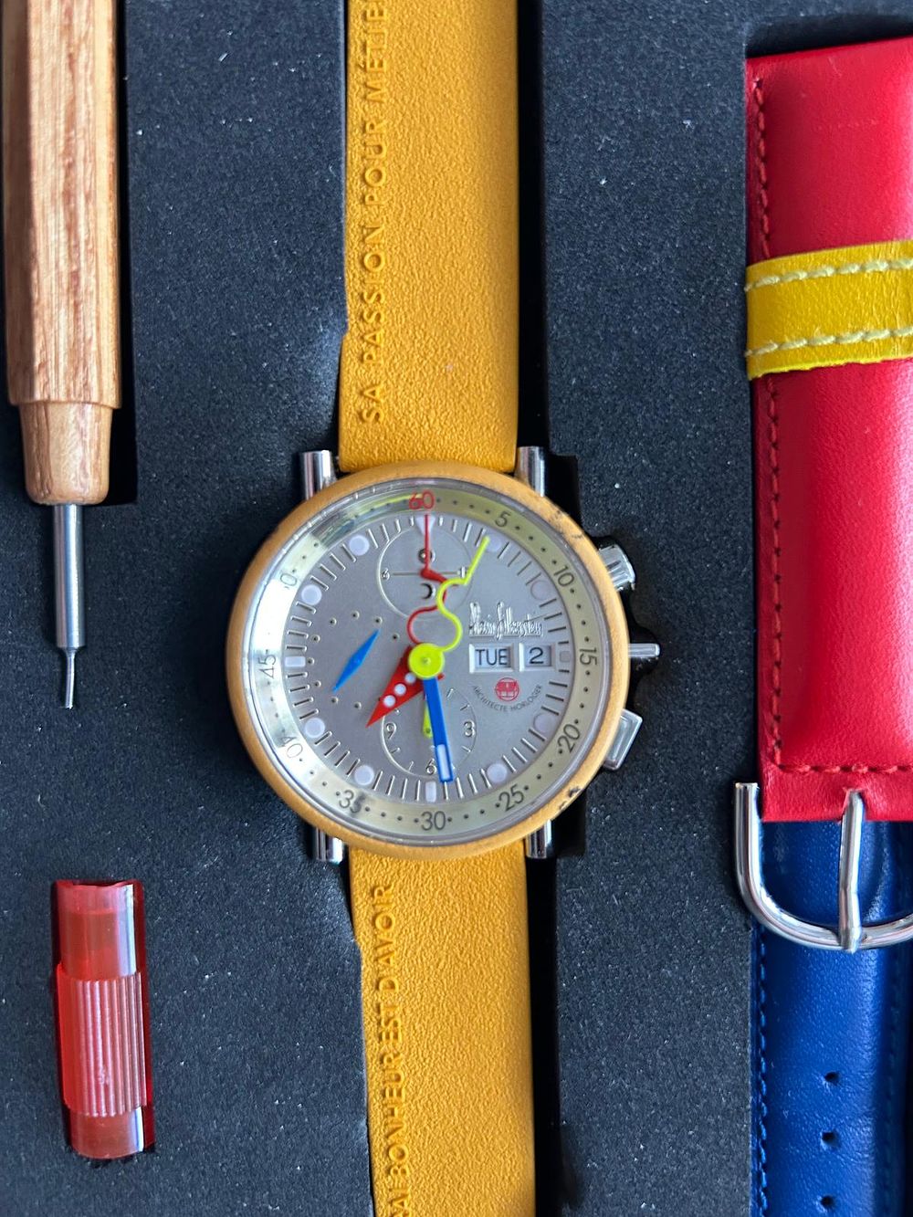 ארטי | מכירה  65 | מכירה מגוונת מאוד: אמנות ישראלית ובינלאומית, קרמיקה ישראלית, פריטי וינטייג', רהיטים, משקאות אלכוהוליים, , מדליות ומטבעות, תכשיטים, דברי כסף, מסמכים ישנים, עטים, בולים, שעוני גברים ונשים, ספרים ועוד.