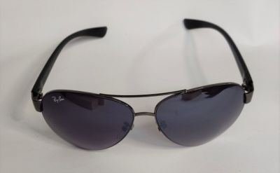 זוג משקפי שמש חתום ריי באן RAY BAN בנרתיק מהודר