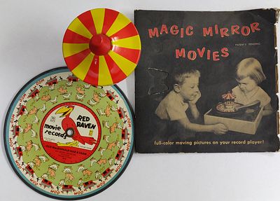 נדיר ביותר. קופסת "קולנוע" של פעם. MAGIC MIRROR MOVIES מכשיר המורכב מבסיס, "תקליט עם תמונות 