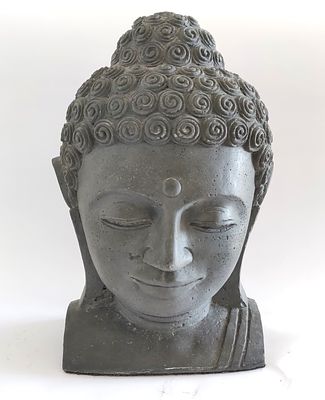 ראש בודהה מחומר יצוק אורינטלי. מרהיב ורב רושם ביותר. כבד מאוד. בעל נוכחות מהפנטת בכל חלל בו 