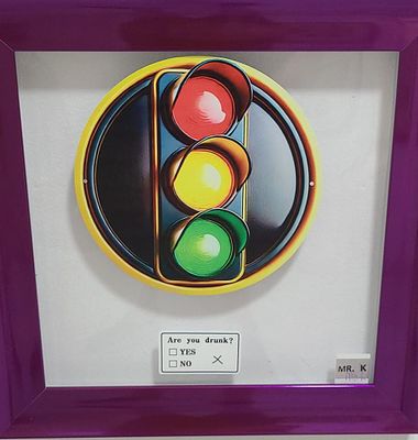 POP ART אמן אמריקאי. יצירות אמנות מחוייכות בנושאים שונים, עם כיתובים משעשעים באנגלית. ממוסגרות 