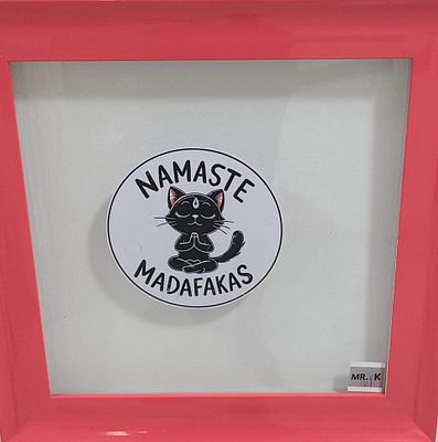 POP ART אמן אמריקאי. יצירות אמנות מחוייכות בנושאים שונים, עם כיתובים משעשעים באנגלית. ממוסגרות 