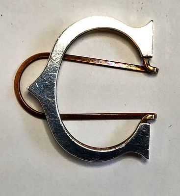 " CARTIER "קארטייה". מחזיק שטרות מכסף. חתום ומוטבע. זעיר ונאה. שימושי מאוד. מידות: 3.5X3.5 ס"מ.