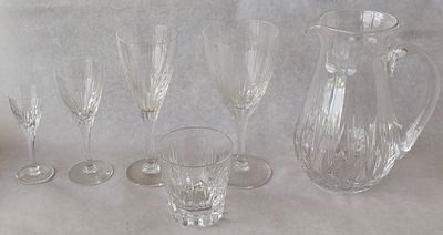 סט שלם של באקראט BACCARAT. סט במצב מצוין הכולל: גביע בגובה 17. 12 כוסות גובה 19 ס"מ. 11 כוסות 