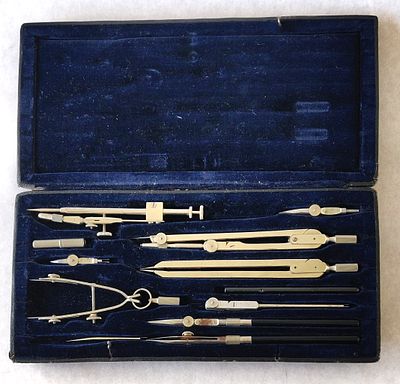 סט מחוגות וינטג' באריזה המקורית. הסט מלא.