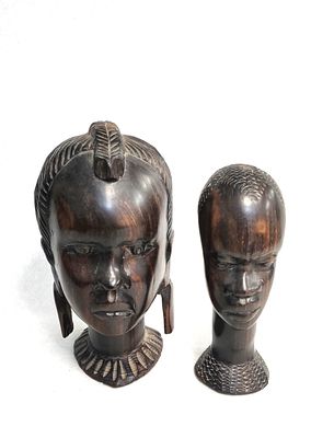 לוט - שני ראשים של דמויות אפריקאיות. עבודת יד יוצאת מהכלל. פיסול מרהיב בחומר. גובה פסלון האישה: 