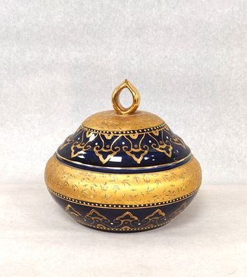 "נעמן" ליצוא. קערת מרק, או כלי נוי של "נעמן". חתום בתחתית בלעז באותיות של זהב עם חמישה כוכבים. 