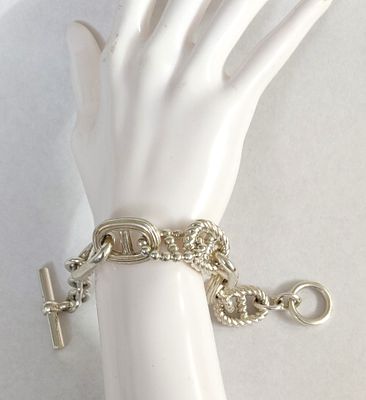 HERMES "פארייד" PARADE צמיד מרשים ויפיפה. אלגנטי ורב נוכחות. כסף 925 חתום. בריח נכנס בלולאה. 