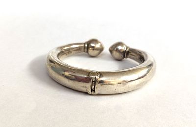 "טיפאני" TIFFANY צמיד כסף טיפאני ETNI מרשים ביותר. חתום TIFFANY&CO NEW YORK. חתום Ag 925. 