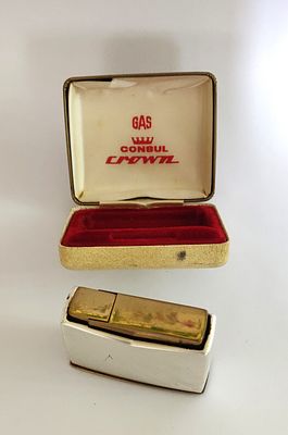 מצת שולחני גרמני יוצא דופן בעיצובו. תוצרת מערב גרמניה, הוכחה לגילו המופלג. CONSUL במארז המקורי. 