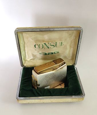 מצת שולחני גרמני יוצא דופן בעיצובו. תוצרת מערב גרמניה, הוכחה לגילו המופלג. CONSUL במארז המקורי. 