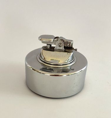 מצת שולחני. גרמני. עשוי נירוסטה. בעיצוב מודרניסטי. נאה ביותר. קוטר: 7 ס"מ. גובה: 5.5 ס"מ. לא 