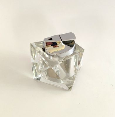 מצת שולחני אלקטרוני "רונסון" RONSON, בתוך גוש קריסטל צרפתי מזוות היטב. פריט רב נוכחות. לא במצב 