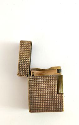 מצת כיס וינטג' של "דופון" DUPONT יפיפה. קלאסי בעיצובו הידוע. מידות: 5X3 ס"מ. לא במצב עבודה.