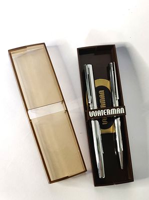 לוט - סט עטים "ווטרמן" WATERMAN עט כדורי ועט נובע. במצב טוב מאוד. ניתן עם מחסנית דיו. שניהם 