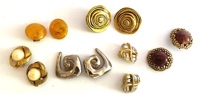 לוט שישה עגילי וינטג' נאים ביותר. כולם קליפס.