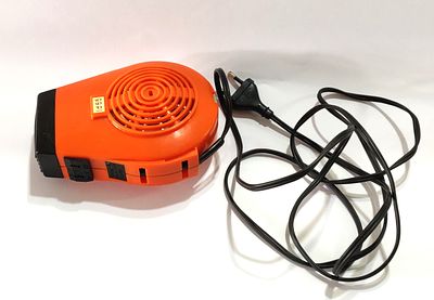 BLOWER מוציא אויר חם וקר (שני מצבים). פריט וינטג' נאה למראה ושימושי. במצב כללי טוב ובמצב עבודה. 