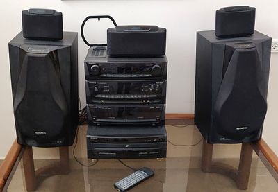 KENWOOD מערכת קול ושמע של "קנווד", יוצאת מהכלל, במצב עבודה מצב כללי טוב מאוד. כוללת נגן דיסקים, 