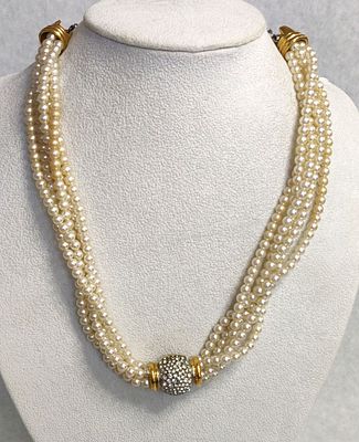 ענק מהודר, מחרוזים דמויי פנינים. 5 שורות "מסולסלות". מרשים ביותר. אורך: 61 ס"מ.