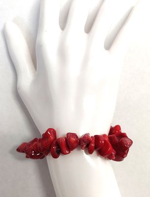 צמיד עבודת אמן מקורלים אמיתיים. מהמחצית השנייה של המאה ה-20. וינטג' יפיפה. הקאבושונים גדולים 