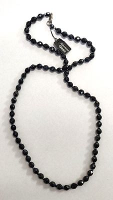 ענק (שתי שרשראות) עם חרוזים מזכוכית בוהמית הידועה והנחשבת. לא היה בשימוש. מגיע עם תג מקורי. אורך 