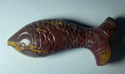 ג'ייד. נדיר ויחודי. קת, ניצב לפיגיון מג'ייד. היה שייך למוגול הודי, בתחילת המאה ה-20. בעיצוב דג. 