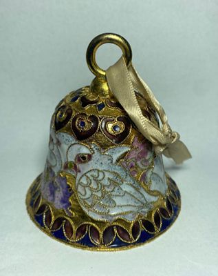 יפן. פעמון יפני רב שנים. מלאכת קלאוזונה יפיפייה בחומר. אמאיל מקושט באלמנטים פרחוניים. גובה: 8 