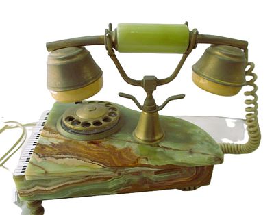טלפון וינטג', בסיס שייש. מרשים ויפה. עם חוגה מסתובבת. בעיצוב של פסנתר כנף. ממחצית המאה ה-20. 