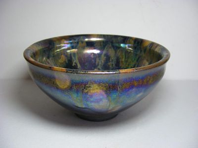 סין. קערה סינית מרהיבה. עתיקת יומין Jian tenmoku ware בגווני כחול לאפיס, טורקיז וזהב. קוטר: 14 ס"מ.