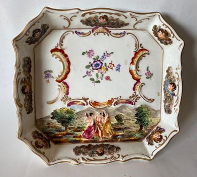 פורצלן איכותי ומרהיב. "קאפו די מונטה" CAPO DI MONTE חתום ב-N (נאפולי) והכתר האפייני, בכחול 