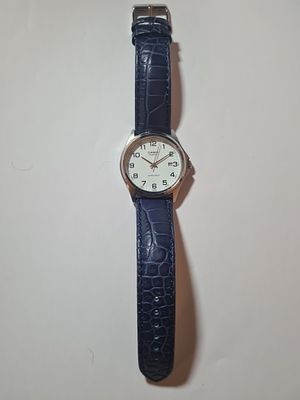 שעון "קסיו" CASIO יפיפה. יוניסקס. אלגנטי בנוכחותו. מנגנון קוורץ. ספרות רגילות. תאריכון בשעה 