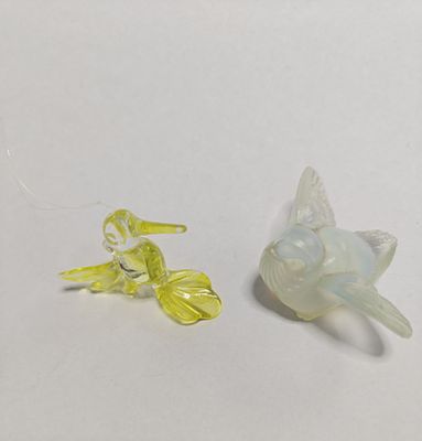 לאספני פסלוני ציפרים. שתי ציפרים מזכוכית. מרהיבות. קטנות ועדינות במיוחד. להשלמת האוסף.
