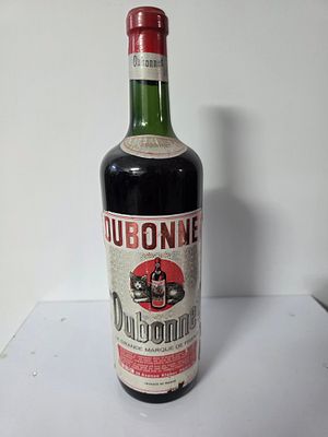 Dubonnet Rouge – Aperitif Fran&ccedil;ais 
תקופת ייצור משוערת: שנות ה־60–תחילת שנות ה־70. 
תכולה: 