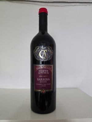 Corte Antica Barbera d'Asti DOCG 
איטליה | תכולה: 750 מ"ל | אלכוהול: 14% | בציר 2021 | מצב סגור. 