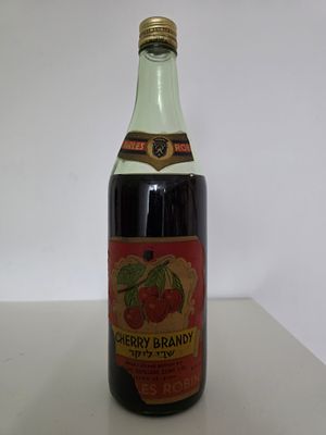 Charles Robin Cherry Brandy – ליקר דובדבנים 
ישראל | תכולה: 750 מ"ל | אלכוהול: 26% | מצב סגור. 