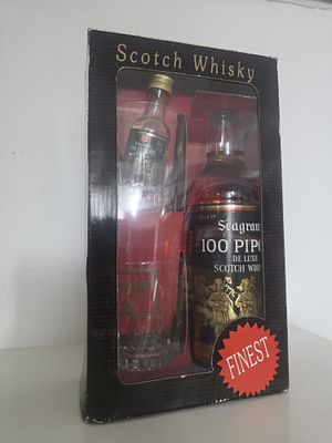 Seagram’s 100 Pipers De Luxe Scotch Whisky – מארז מתנה עתיק ונדיר 
שנת ייצור: שנות ה־80 בקירוב 