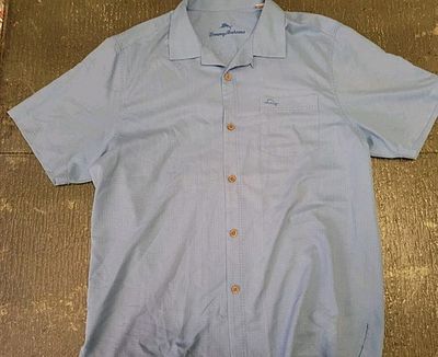חולצה יפיפייה של היצרנית הידועה TOMMY BAHAMA שרוול קצר. מידה L. 
יצרנית האופנה "טומי בהאמה" 