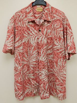 חולצה יפיפייה של היצרנית הידועה TOMMY BAHAMA שרוול קצר. מידה L. 
יצרנית האופנה "טומי בהאמה" 