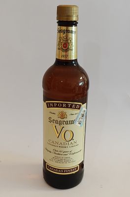 בקבוק וויסקי קנדי Seagram's V.O "סיגראם". 750 מ"ל. 
וויסקי קנדי סיגראם (Seagram's V.O.) הוא 