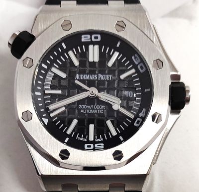 שעון חתום "אודמאר-פיגה" בעיצוב AUDEMARS-PIGUET AP WILD OAK דגם OFFSHORE DIVER מעוצב על ידי 